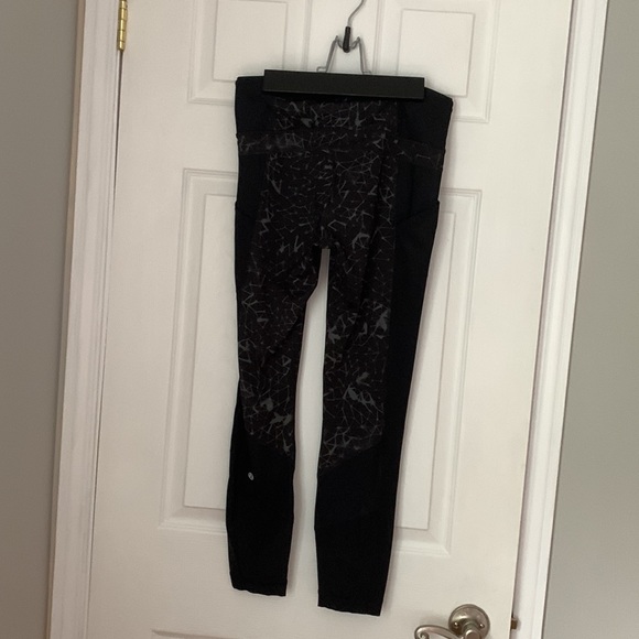 Lululemon capris - Picture 2 of 4